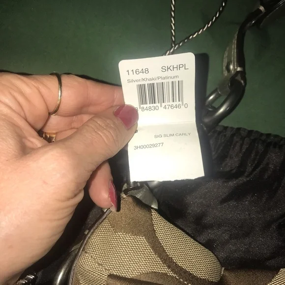 BNWT LARGE COACH SIGNATURE CARLY BABY BLUE INTERIOR - Picture 9 of 14